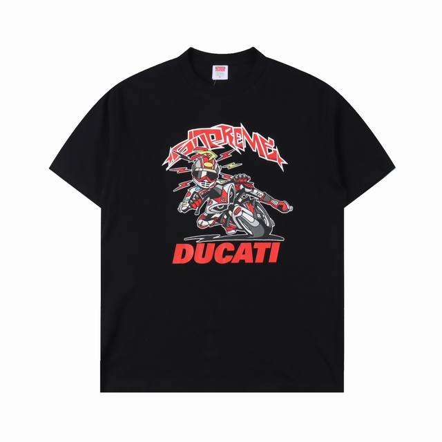 Supreme X Ducati 杜卡迪联名印花短袖t恤 原版得物官网购入，定织面料采用230克18支圆筒全棉材质，印花采用成衣印花工艺+大型进口椭圆机直喷工艺