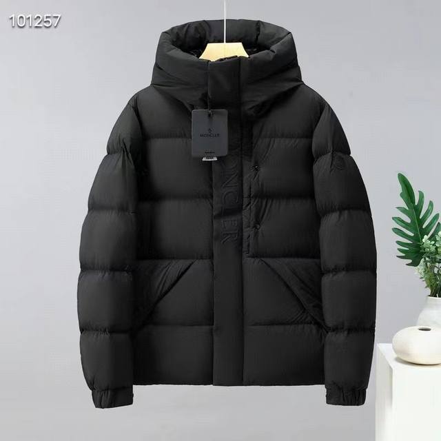 Moncler Fw22蒙口黑武士欧洲站徽标刺绣连帽羽绒服 今年秋冬的巨大黑马 持续热度飙升 官网售价14000+ 售罄版 600+蓬松度 国标rds认证90%