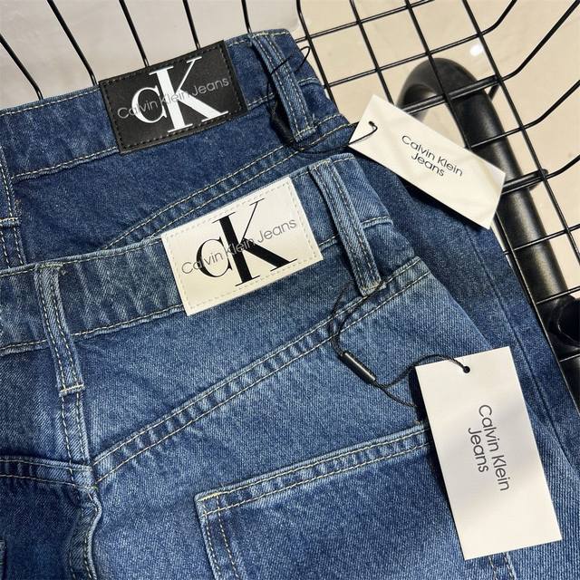 Calvin Klein Jeans Ck Jennie同款90S复古洗水牛仔裤长裤 款号：24672309137 颜色：浅蓝白标 深蓝黑标 尺码：Sml S腰