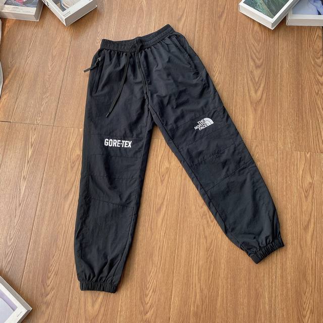 拿货 The North Face 北面ue Goretex户外三防刺绣logo束脚运动裤市场最高版本 专柜同款发售 纯原外贸代工渠道面料做工都超超值 镭射标识