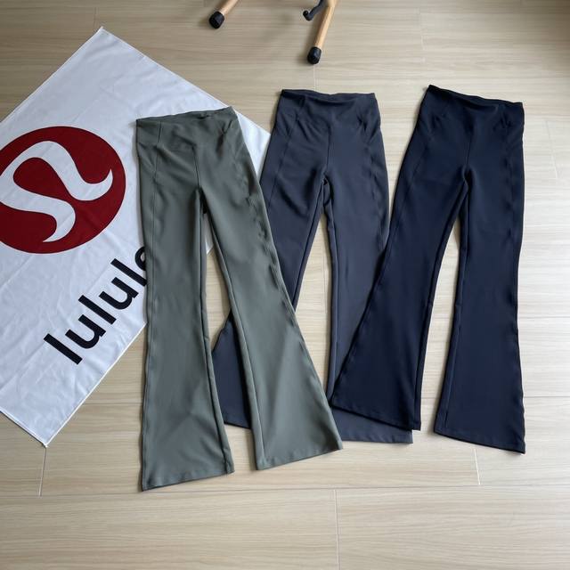 显瘦强推lululemon2024新品高腰螺纹显瘦弹力提臀喇叭神裤长裤 螺纹材质，提臀塑形的同时助你打造多样造型，更适合日常穿搭！超高腰设计，腰部比较宽，更适合