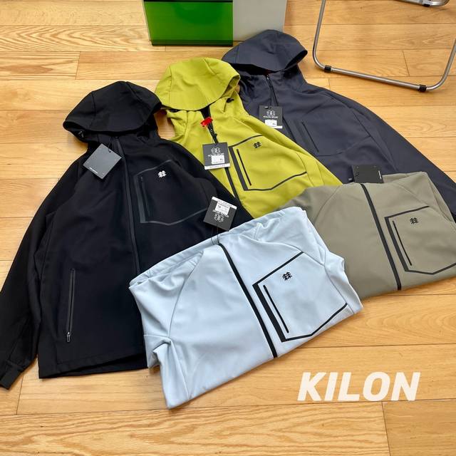 Kolonsport 可隆户外内里加绒软壳冲锋衣 男女同款连帽防水夹克外套 这款衣服款式属于高定版的冲锋衣夹克款 上身非常的潮 面料采用的是gore-Tex面料