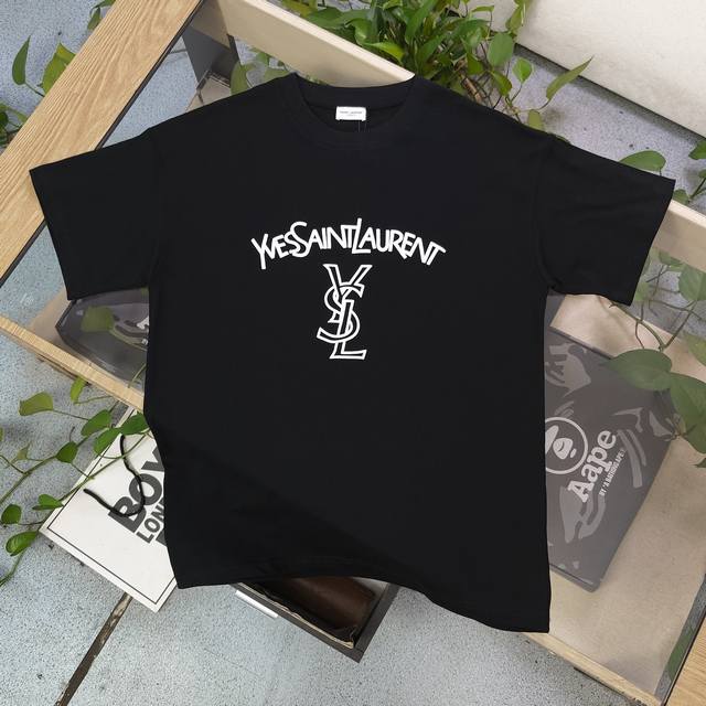 上新 款号：Zscxs803 高版本 2024新款yves Saint Laurent 圣罗兰ysl发泡字母logo图案印花休闲情侣宽松短袖t恤，独一无二的活性