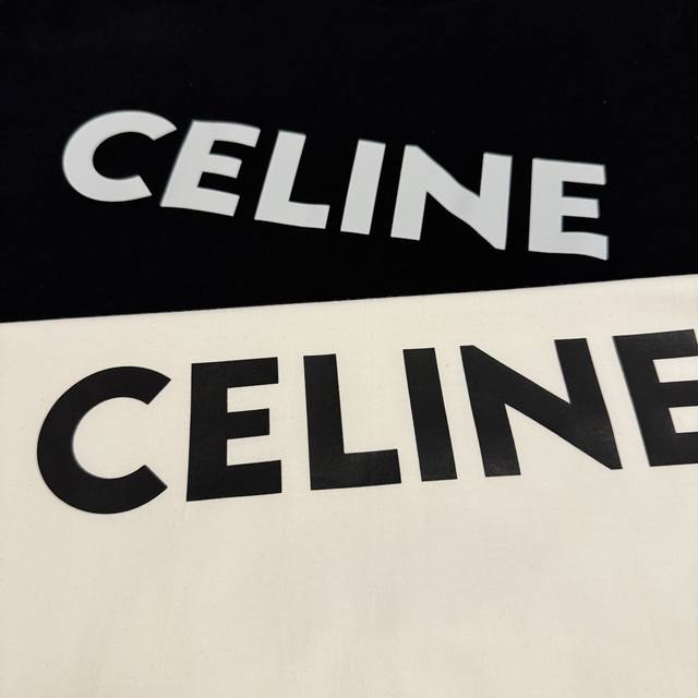 Celine 赛琳 经典字母logo印花情侣款圆领短袖 穿上就是舒适自在 减龄又显瘦的存在，慵懒而随性，结合干净简单的色系就特别耐看，适合日常穿着～复古标识