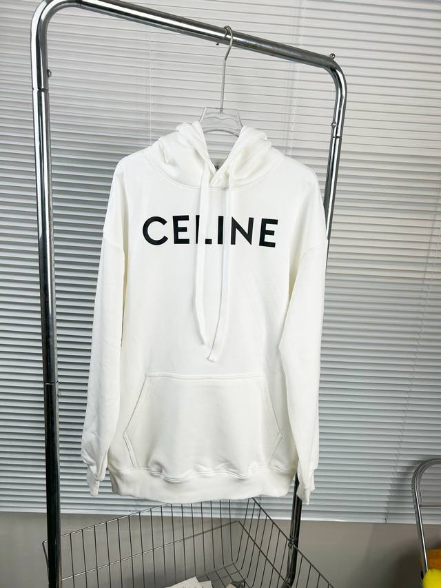 上新 Celine＃赛琳#赛琳经典胶囊连帽卫衣# 永恒经典款，100％纯棉 X 最高版本独家订织订染面料质感超赞，面料用的是国产新疆优质棉纱，新疆棉花是国产棉花