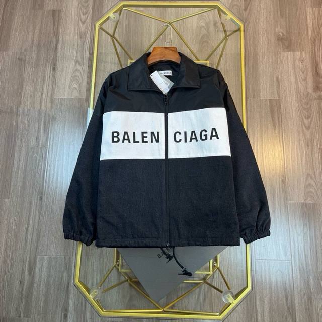 顶级复刻★巴黎世家balenciaga走秀款冲锋衣拼接牛仔款外套！顶级版本，男女同款 撞色拼接 高街复古风 巴黎洗水灰牛仔拼色外套 面料厚重硬挺，客供定制100