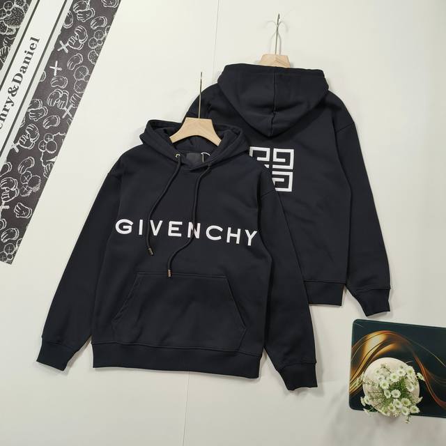 尺码s-Xl 顶级复刻品质 Givenchy Ss 纪梵希刺绣连帽卫衣 男女同款 原版开发 真正做到一比一出货 简约又不失风格的复古，原版定制高克重双股面料制作