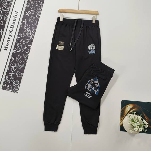 尺码s-2Xl掌柜推荐 2024新款 Evisu 福神 男士刺绣佛头卫裤 原版面料高版本高品质 网红明星同款 运动卫裤左侧以色彩缤纷的边线佛头图案和ev商标装饰