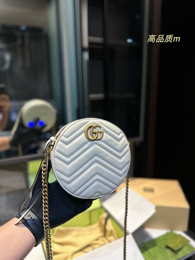 折叠礼盒 Gucci 刺绣爱心 酷奇圆饼包 拨浪鼓gucci圆饼包简约复古大气，经典火爆原版料打造！尺寸：17.17Cm