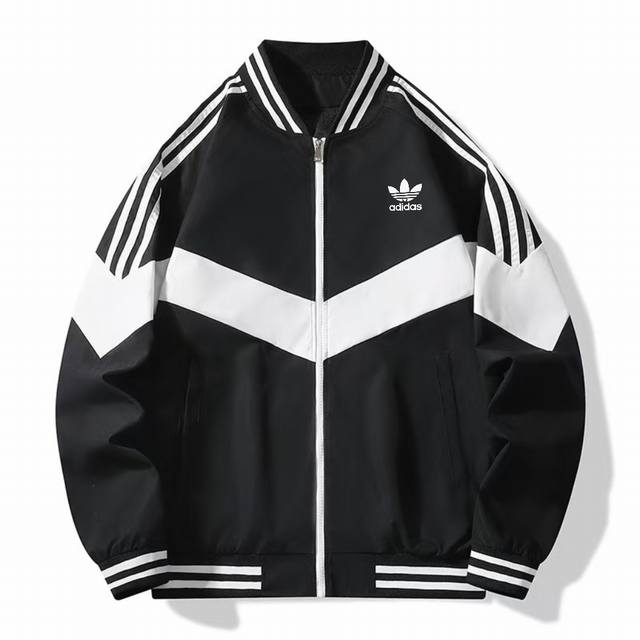 秋季上新 三叶草adidas2024秋季新款立体logo印花夹克外套！ 超高品质，重磅推荐！，细节可见，三标齐全。 高密防风面料，网眼透气内里，轻薄舒适，上手质