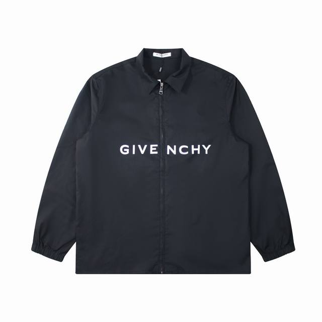 白底图 Givenchy纪梵希 Ss24新款 字母logo印花拉链衬衫外套 这款衬衫外套 气质拿捏 舒适百搭 里面简单搭配一件t恤就可以出门咯 触感超级柔软细腻