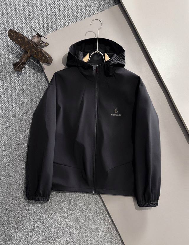 新款上新 顶级版本 Balenciaga 巴黎世家2024秋冬新款 前后logo印花 连帽防风夹克外套男女同款 音符连帽防风外套 *采用进口环保面料，高效持久防