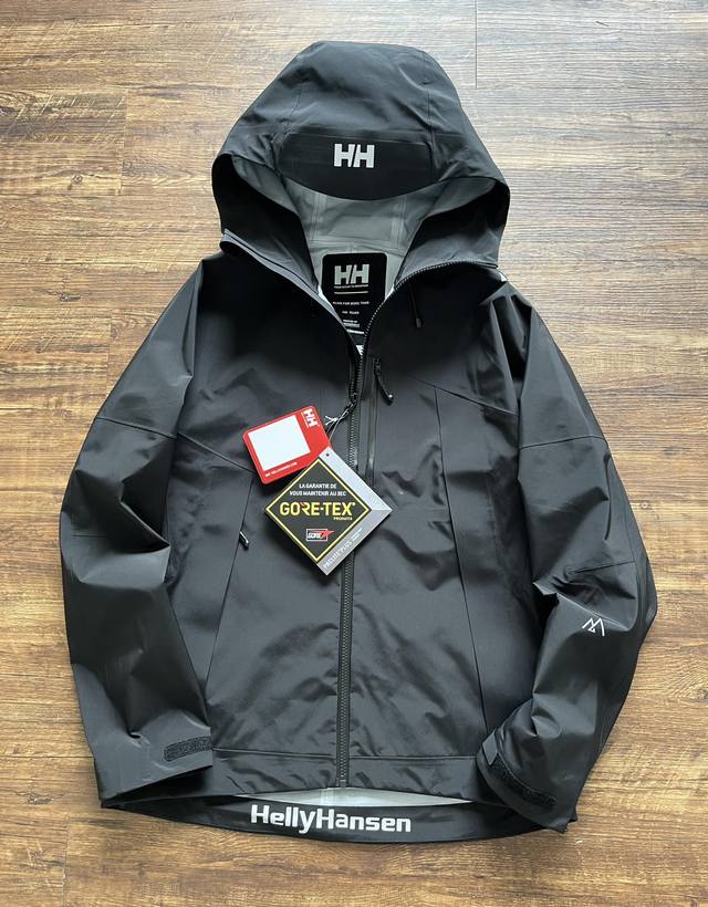 上新 ！ 顶级版本 2024 秋季新款hellyhansen 海丽汉森 Hh H2硬壳夜光冲锋衣！情侣款！ 搭载专业防泼水面料得北欧品牌冲锋衣 设计线条简约流畅