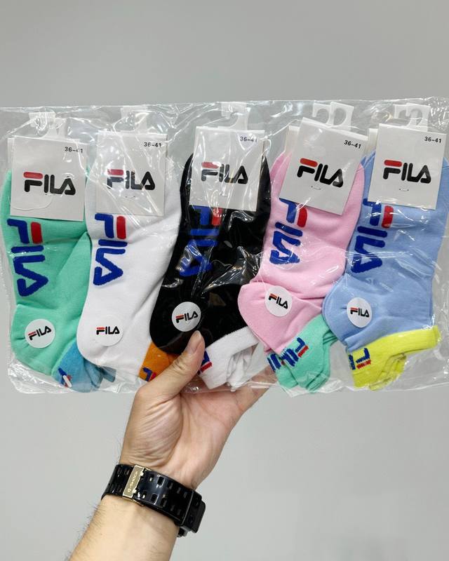 Fila 斐乐官方2024最新款低帮女袜 一包10双 细节图！ 尺码：36-41码 超值福利，正品出口韩国的一批订单，官网目前一双卖价基本都是40元1双， 而我