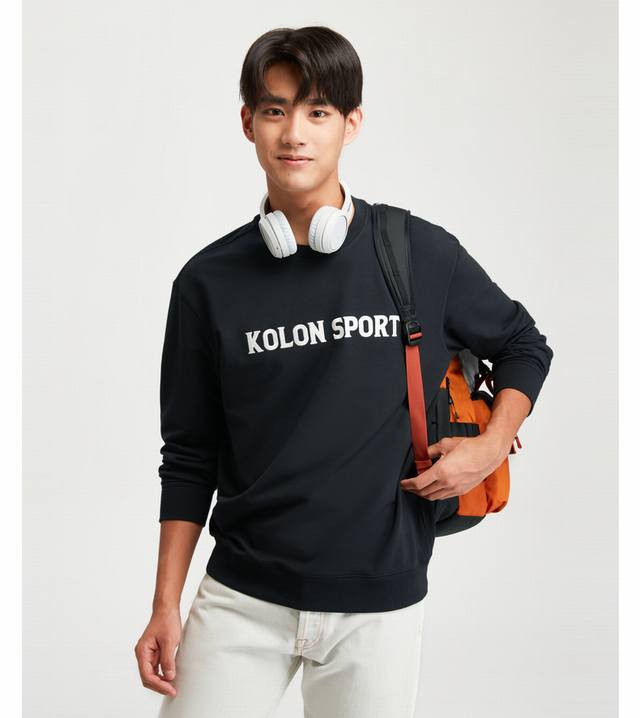 Kolon Sport可隆圆领卫衣男款运动内搭上衣徒步露营户外休闲衣潮！ 宽松休闲版型，满足日常通勤与旅行穿着需求！ 面料采用棉和再循环涤纶纱线，助力环保可持续