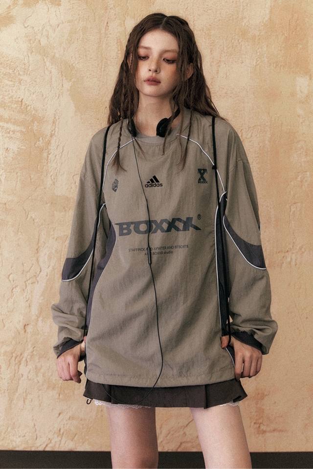 阿迪达斯adidas美式机能风拼色防水套头卫衣男女情侣款户外宽松休闲百搭山系上衣 注意：此款采用高密度防尘防水防菌面料不可浸泡不可用力揉搓避免印花脱落建议手洗擦