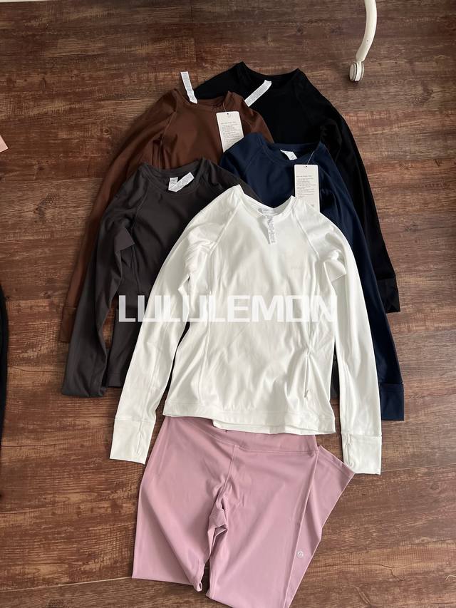 It‘Srulum 女士跑步长袖运动衫速千 Lululemon Lw3Fjus 多人评价“很舒服” 这是深受青睐的裸感半高领设计舒适修身，在探索或休闲时刻为你带