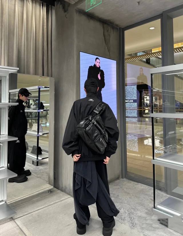 秋冬王炸外套 高街即视感 Balenciaga 巴黎世家 Blcg 字母刺绣 网面内里外套冲锋衣 尺码：44 M 46 L 48 Xl 最高规格版本 代购无压力