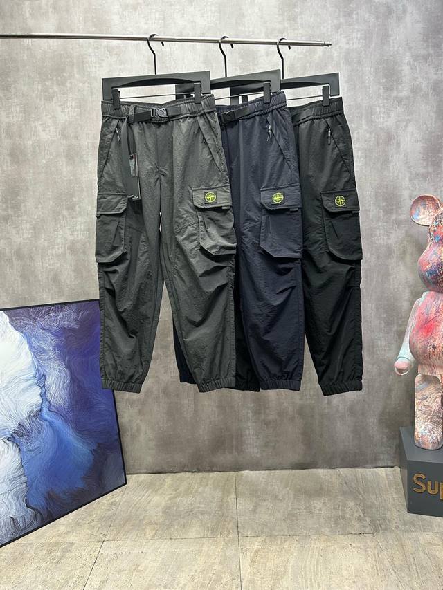 Stone Island石头岛秋冬户外休闲高品质防水机能冲锋裤小脚裤 情侣款 网络线上 海内外人气爆款设有腰带裤 内衬采用加厚网眼双层 采用新颖独特的防风面料