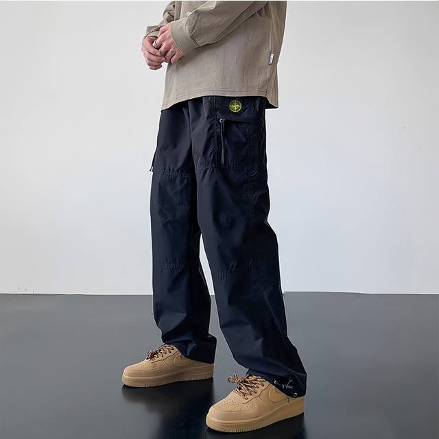 Stone Island 石头岛 24秋季户外机能风直筒登山裤抽绳伞兵工装裤 立体剪裁两侧大口袋拉链拼接！面料舒适力挺！东西超级棒！高密度特定梭织全棉纱卡面料，