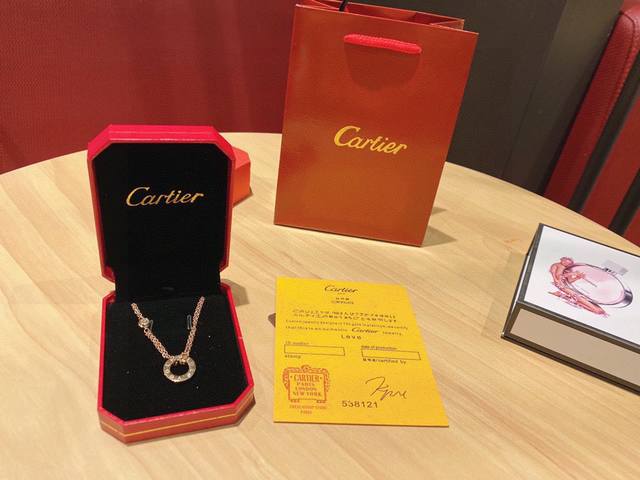 Cartier 卡地亚双链项链 配全套包装 推荐520情人节礼物cartier卡地亚love系列 卡地亚项链，Love系列小饼项链，双层链，玫瑰金篯嵌美钻，Lo