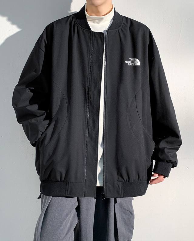 The North Face 北面海外官网防风夹克棒球服外套，男女同款运动服 小红书主播推荐，上身质感满满，版型立体，完美修饰身材，可随意日常搭配，不费劲就能穿