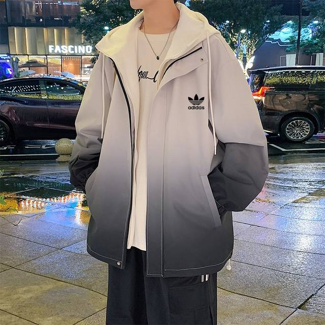 Adidas 阿迪达斯三叶草24Aw海外版夹克外套 各大网红上身，超级经典款，版型正，搭配印花logo及三条杠设计，潮味十足，品质高端，单穿混搭随意驾驭！情侣闺