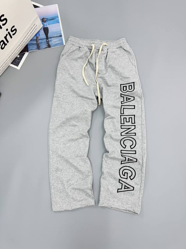 Balenciga巴黎世家blcg 侧边字母刺绣logo直筒卫裤长裤 基础百搭款式 宽松直筒的版型 怎么搭都不会出错 # 松紧空心抽绳设计 面料纯棉毛圈舒适 最