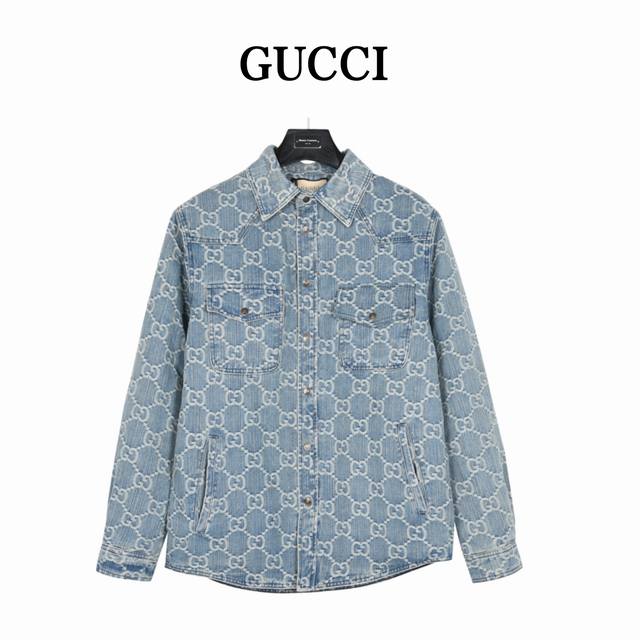 Gucci 古驰 Gg提花牛仔夹棉衬衫 备受宠爱的丹宁面料经gucci美学视角演绎后融入经典gg图案。 这款超大造型牛仔衬衫内衬红色格纹羊毛。 蓝色和白色gg牛