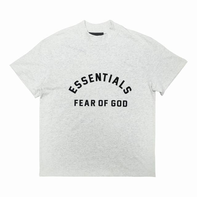 上新 浅灰色 顶级版本fear Of God Fog Essentials复线23Ss最新款硅胶植绒字母印花短袖 猫眼反光硅胶印花，给人眼前一亮！光夜如新！ 全