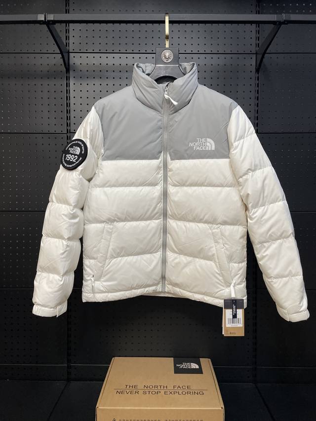 The North Face 北面 1992 Nuptse 男女同款羽绒服！潮流风向标 侃爷同款！纯原国标95白鸭绒蓬松饱满，户外功能极强 外层内里面料防水强度