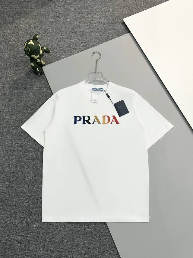 高版本]Prada*普拉达*圆领新款渐变色牙刷绣字母logo标识纯原品质 原版面料 官方同款 同缸染面料 手感非常舒服 百搭超级百搭好看 男女都非常合适 吊牌