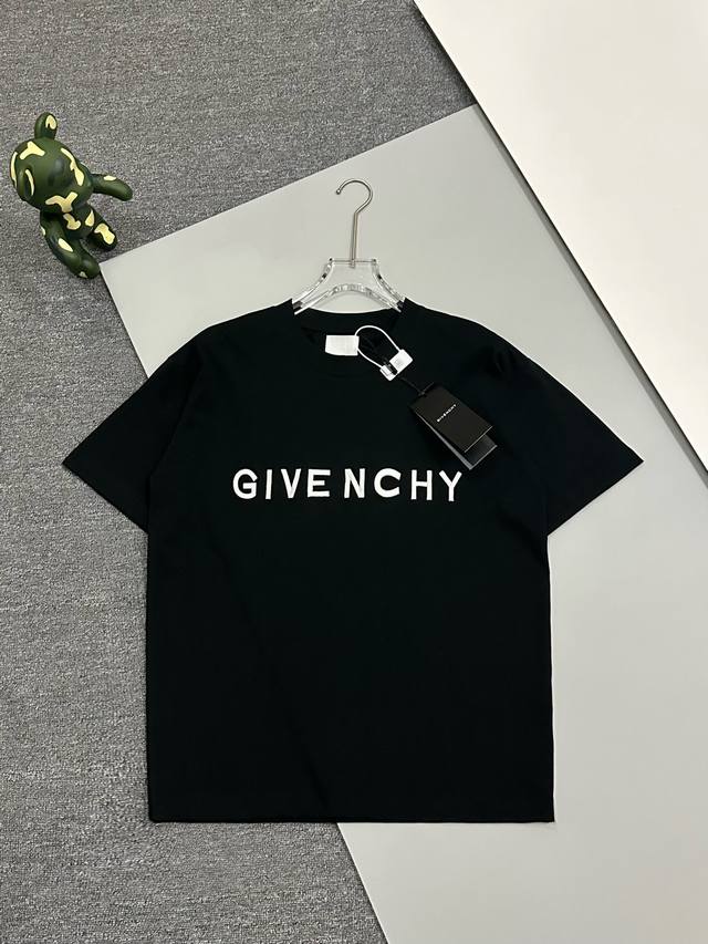 高品质 Givenchy 纪梵希23Ss前后幅logo图案刺绣短袖t恤，定制32支260克同缸染面料 手感非常舒服 春夏最新砖柜同步 Os落肩版型 时尚又个性