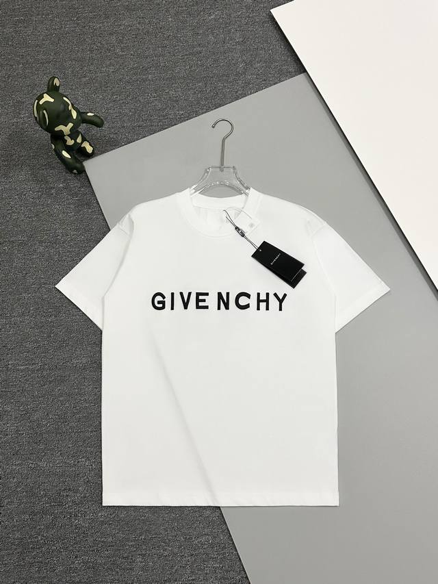 高品质 Givenchy 纪梵希23Ss前后幅logo图案刺绣短袖t恤，定制32支260克同缸染面料 手感非常舒服 春夏最新砖柜同步 Os落肩版型 时尚又个性