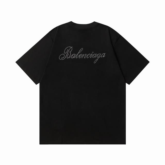 Dw］ Dw全年不下架 面料350克 Balenciaga 巴黎世家 24Ss 花字巴黎烫钻字母短袖 采用32支纯棉350克面料 布对板环保硫化染色，无尘烧毛加