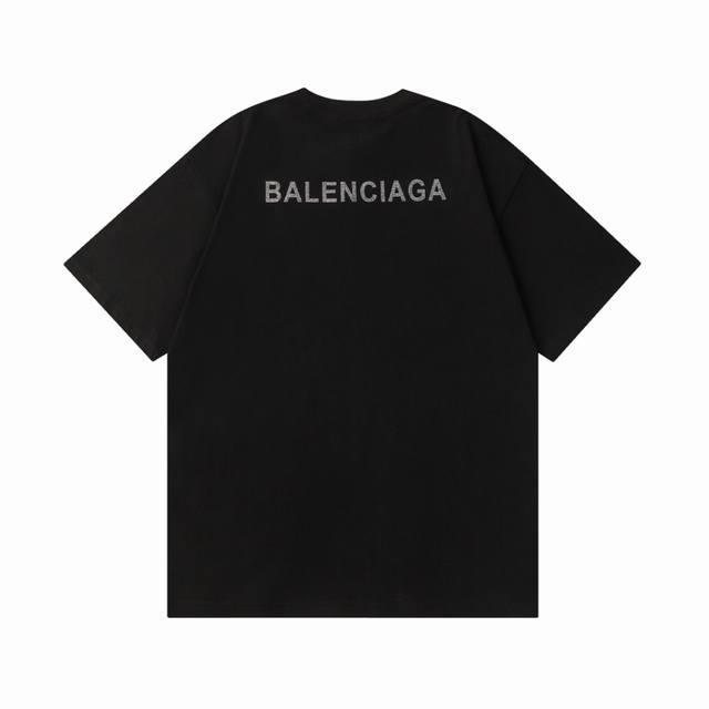 Dw］ Dw全年不下架 面料350克 顶级版本 Balenciaga后背烫钻logo基础字母纯棉宽松男女情侣同款潮牌高端短袖t恤 巴黎的简约之神，众多明星追捧的