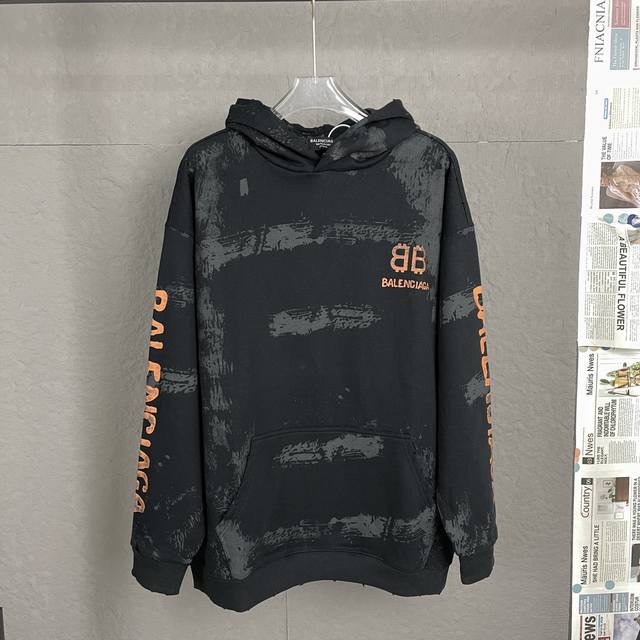 Dw A86 高品质 Balenciaga巴黎世家，24Ss新款卫衣，前后bb字母logo丝印，磨烂破洞.进口康丽机数码直喷印花工艺，手绘涂鸦工艺，落肩宽松版型