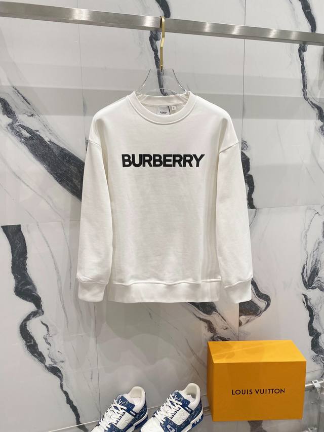 Dw Burberry 巴宝莉2024秋季圆领新款卫衣 经典硅胶字母微标logo标识 原版面料 官方同款 400克 同缸染面料 手感非常舒服 超级百搭好看 个性