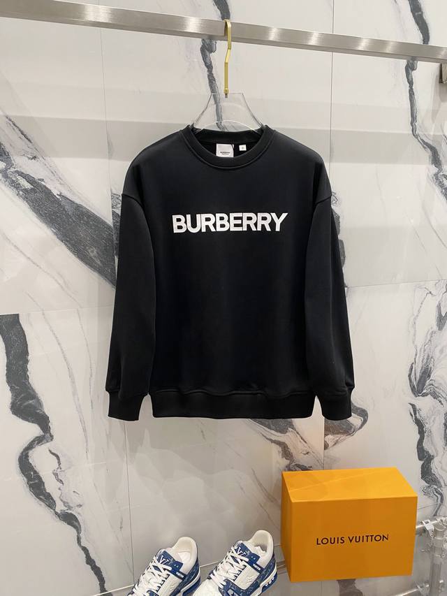 Dw Burberry 巴宝莉2024秋季圆领新款卫衣 经典硅胶字母微标logo标识 原版面料 官方同款 400克 同缸染面料 手感非常舒服 超级百搭好看 个性