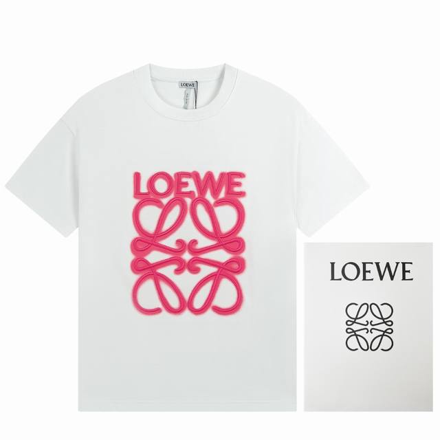 Dw Loewe 罗意威 22Ss 霓虹刺绣荧光粉短袖t恤 胸前配上喷马骝效果很有辨识度 一针一线都是精细 日本田岛绣花机中空绣 这款刺绣立体感超强 密度达到了