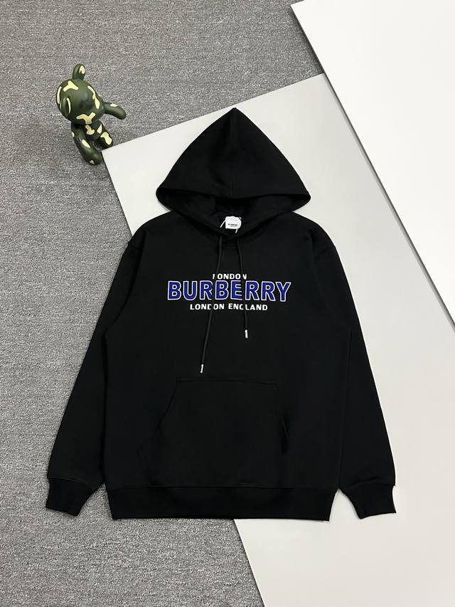 [高品质]Burberry 巴宝莉 经典款，连帽卫衣420G全棉大毛圈洗水面货，胸前字母 圧花和植绒后面印花战马效果。另整件衣服不单调更创新时尚，适合任意人，