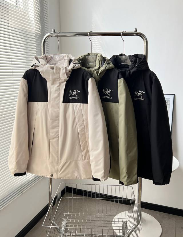 8961# 棉服 Arcteryx 始祖鸟冬季加厚连帽羽绒棉服！ 爆款atom Hoody M男子保暖冲锋羽绒棉服！ 这款atom棉服在被打湿后仍可锁温保暖，多