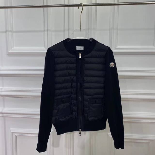 Moncler 蒙口针织拼接羽绒服开衫系列 圆领羽绒服外套～ 黑白可选