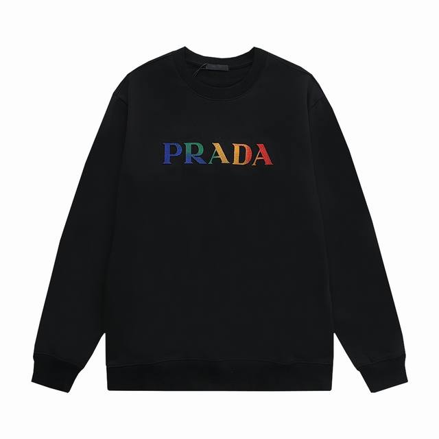 新款上新 Prada 普拉达 牙刷绣渐变工艺 经典复古 升级，灵感源自八十年代复古 原版面料 官方同款 圆领卫衣 定制 同缸染面料 手感非常舒服 春夏最新砖柜同