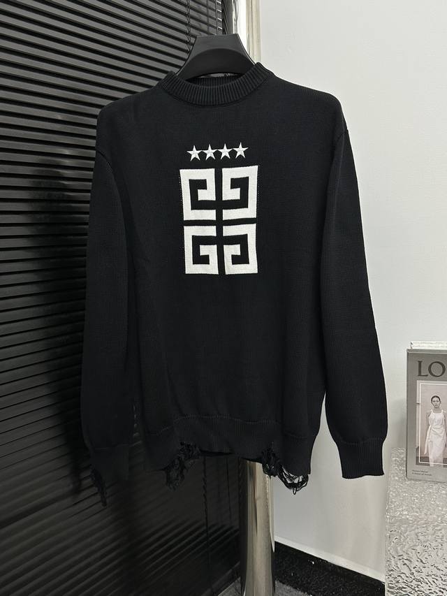 Givenchy 纪梵希新款字母提花加厚针织圆领毛衣 采用定制羊年纱线加进口提花机器作业 区别市面错版扎肤廉价版本，手感柔软，保暖加厚 尺码：S-L