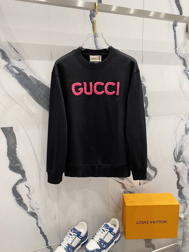 Gucci 古驰 高品质 新款圆领卫衣 粉色字母logo刺绣标识 纯原品质 原版面料 官方同款 同缸染面料 手感非常舒服 超级百搭好看 个性复古气质 男女都非常