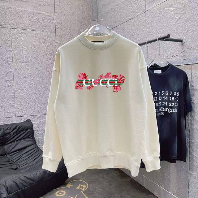 Dw Gucc* 2024秋冬新款 个性字母logo印花 定制面料 圆领卫衣 男女同款 尺码：S M L Xl Xxl 五个码 颜色：黑色 杏色