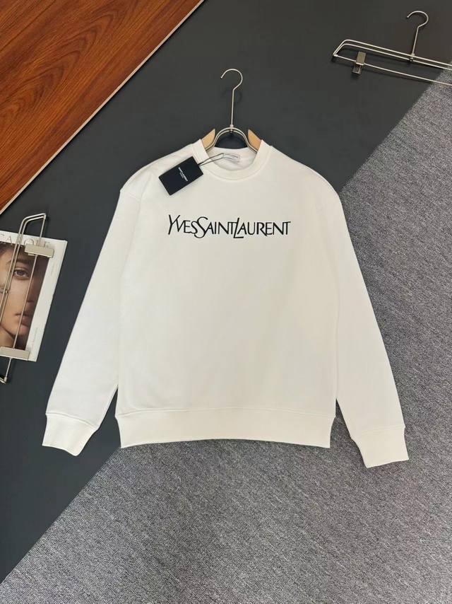 Yvessaintlaurent *Ysl*圣罗兰*秋冬最新款圆领时尚长袖卫衣，立体硅胶工艺logo设计，400克纯棉面料！贴肤舒适，耐看又好穿，原厂工艺一丝不