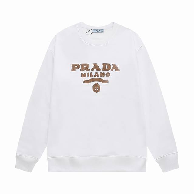 新款上新 Prada 普拉达 最新经典logo贴皮绣 升级，灵感源自八十年代复古 原版面料 官方同款 圆领卫衣 定制 同缸染面料 手感非常舒服 春夏最新砖柜同步