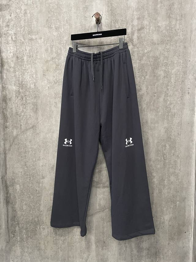 Balenciaga&Under Armour 巴黎世家联名安德玛 24秋冬新品 联名logo刺绣休闲长裤卫裤 原版面料官方同款 定制520克全棉毛圈卫衣面料